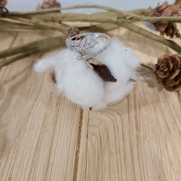 🎉🎉NEW🎉🎉SUPER CLASSY!! ADJUSTABLE CZ RING in SILVER Plating 🎉🎉 - Picture 13 of 16